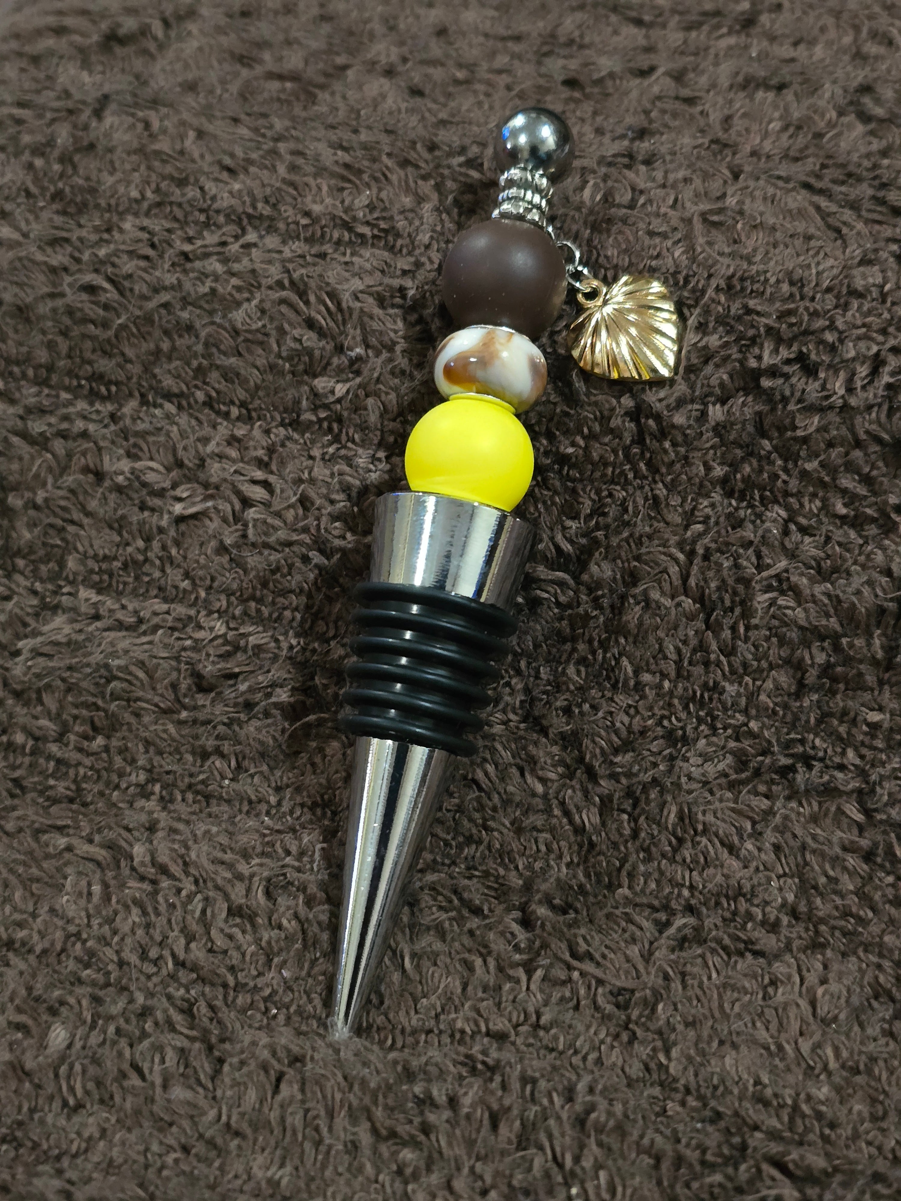 #18 Beaded "Yellow & Brown Heart" Wine Stopper